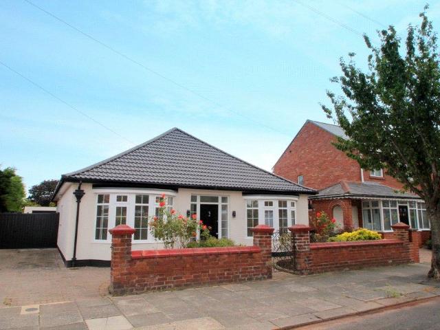 Monks Road, Monkseaton, Whitley Bay. 3 bed bungalow to rent £2,500 pcm £577 pw