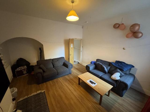 Monks Road, Lincoln LN2 4 bed house to rent £1,648 pcm £380 pw