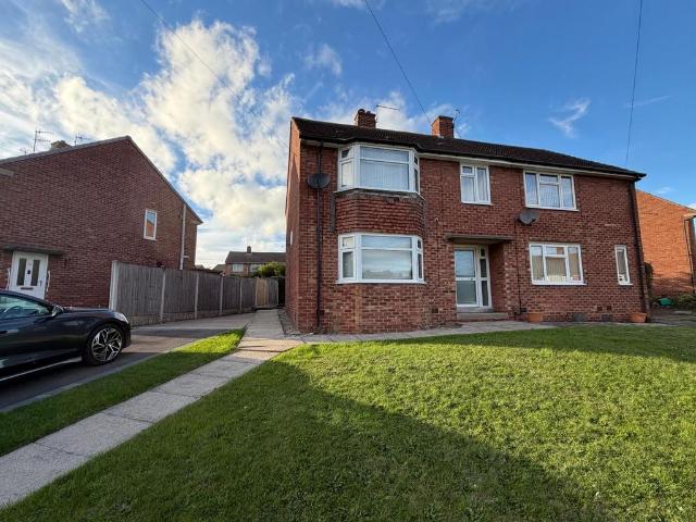 Monkwood Road, Newbold, Chesterfield 3 bed semi detached house to rent £900 pcm £208 pw