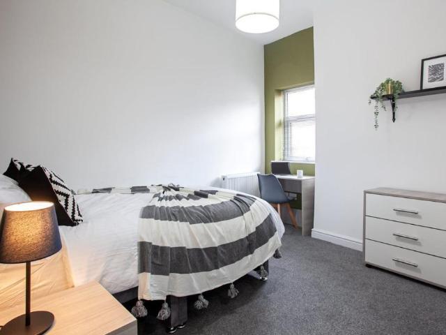 Monmouth Avenue, Bury, BL9 6 bed house share to rent £575 pcm £133 pw