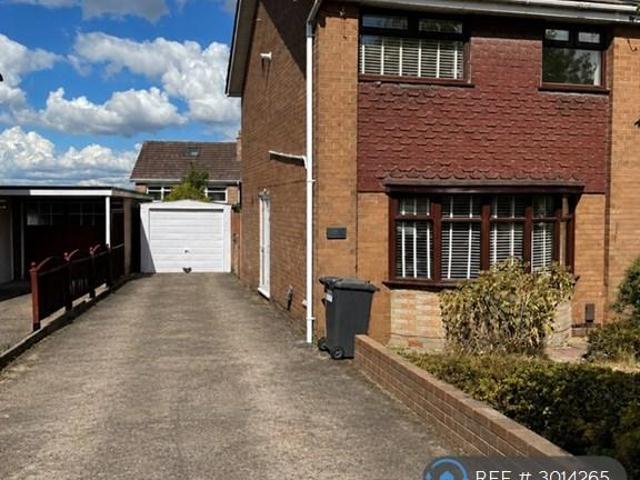 Monmouth Place, Newcastle, ST5 3 bed semi detached house to rent £1,200 pcm £277 pw