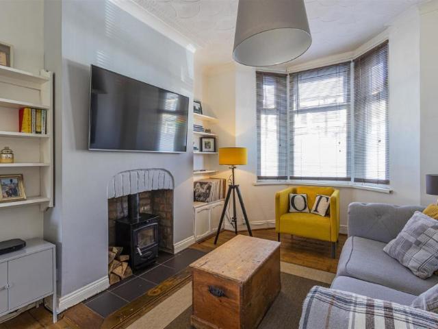 Monmouth Street, CARDIFF 2 bed house to rent £1,400 pcm £323 pw