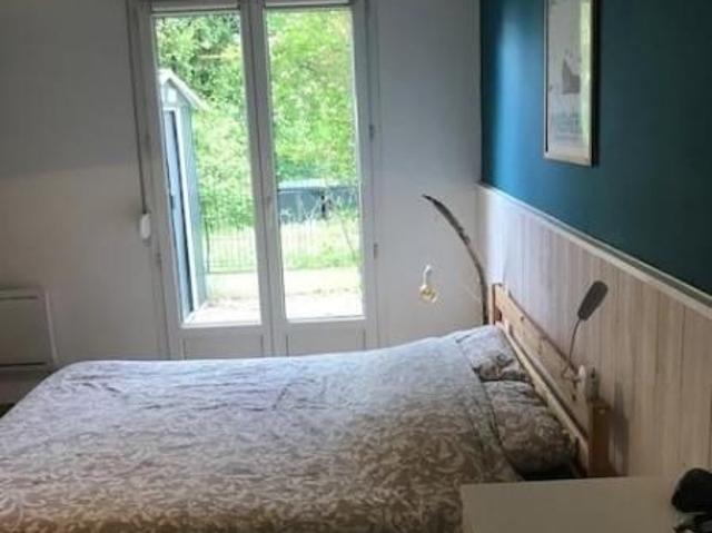 MONNAIE DANS PETITE COPROPRIETE APPARTEMENT EN REZ DE CHAUSSEE avec PETIT JARDIN