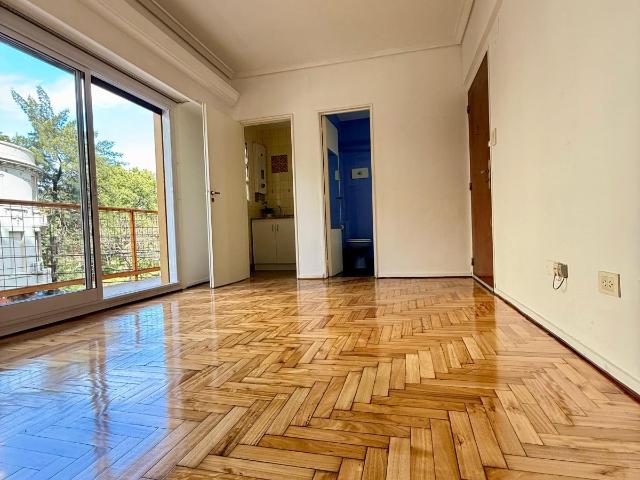 Monoambiente c/ balcón y excelente vista en alquiler parque chacabuco
