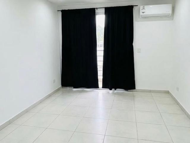Monoambiente con balcón francés en alquiler Valentin Alsina