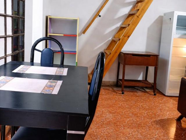 Monoambiente con entrepiso estilo loft – Funcional y cálido