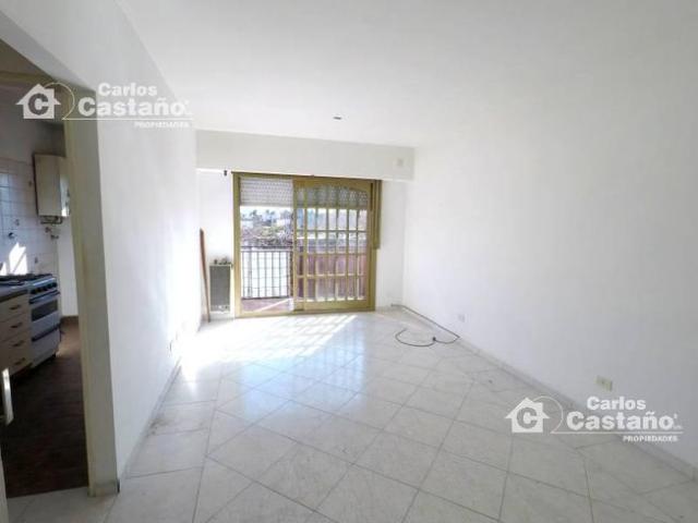 Monoambiente Amplio al Frente con Balcon