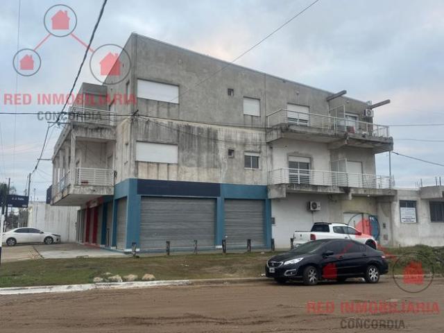 Monoambiente amplio con baño y balcón