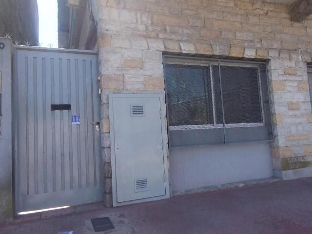 Monoambiente al frente Ezpeleta Este ? 30m?