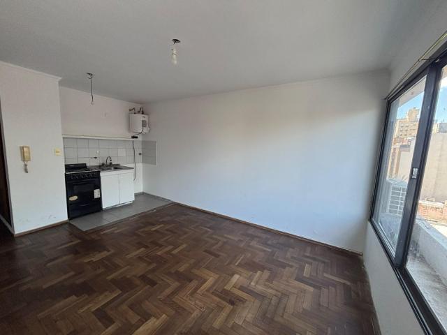 Monoambiente en Alquiler | Alberdi | Amplio | Luminoso | Expensas Bajas