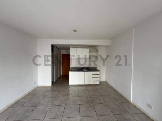 Monoambiente en alquiler – Av. San Martín 2140 Apto Profesional