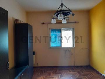 Monoambiente en alquiler en Lomas del Mirador con patio interno