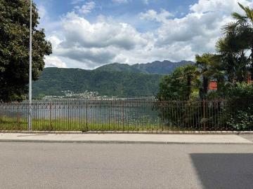 MONOLOCALE MODERNO FRONTE LAGO A MELIDE