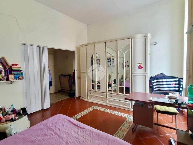 MONOLOCALE A NAPOLI