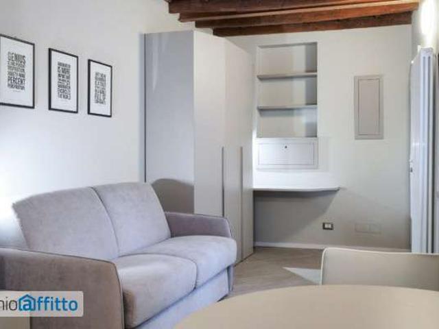 Monolocale arredato Bocconi, c.so italia, ticinese