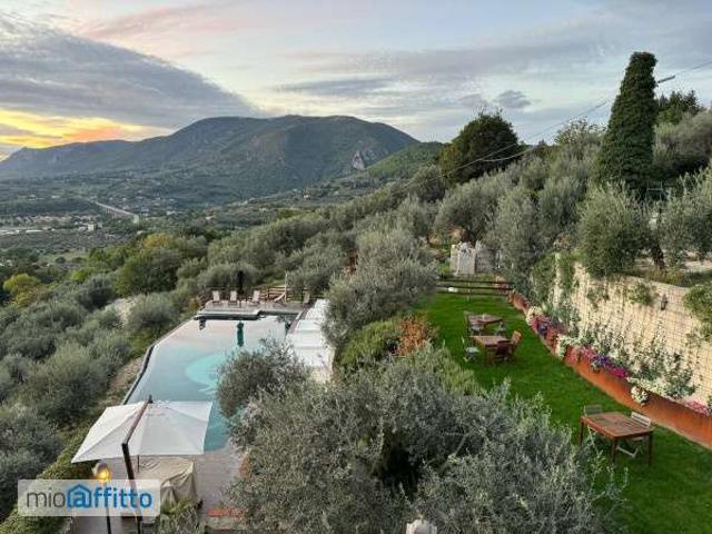Monolocale arredato con terrazzo Terni