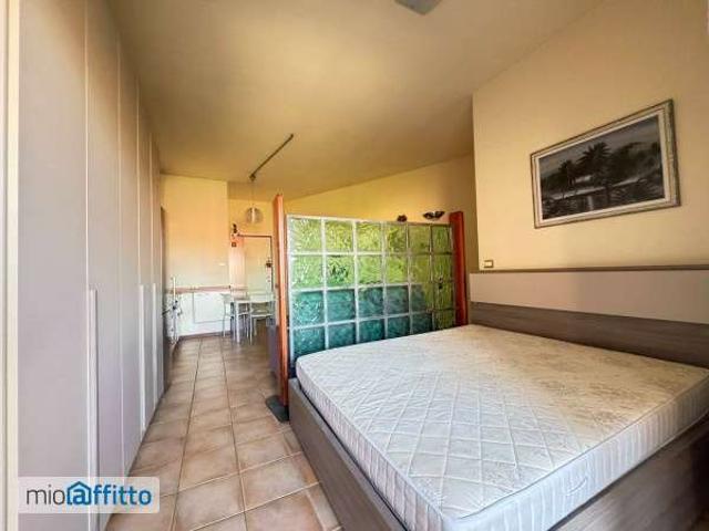 Monolocale arredato con terrazzo Bolognina