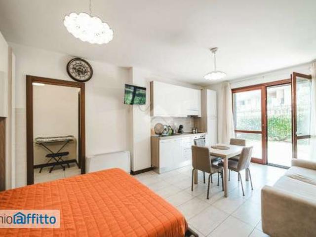 Monolocale arredato con terrazzo Cassia, tomba di nerone, roma