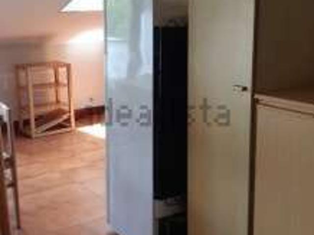 Monolocale arredato con terrazzo Centro