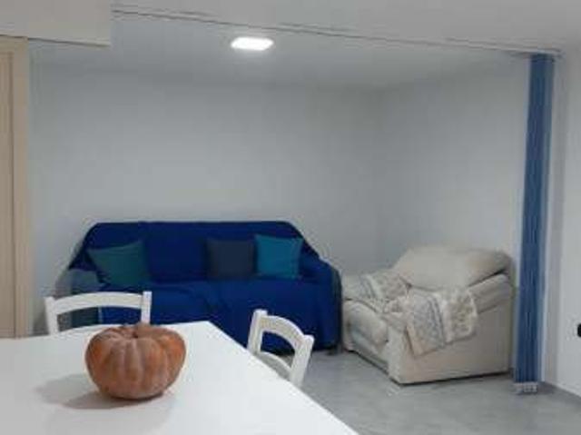 Monolocale arredato con terrazzo Centro