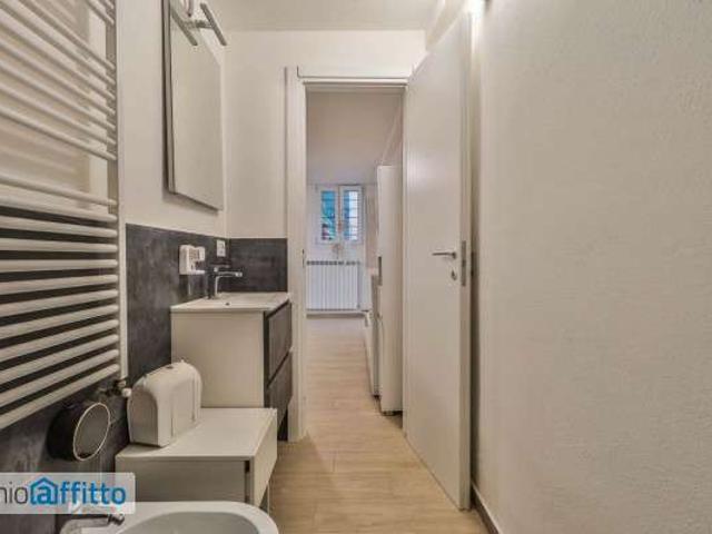 Monolocale arredato con terrazzo Centro