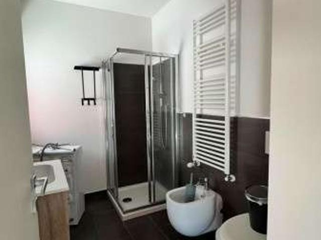Monolocale arredato con terrazzo Centro