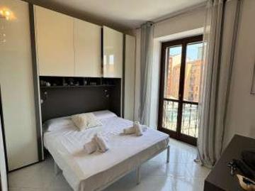 Monolocale arredato con terrazzo Centro