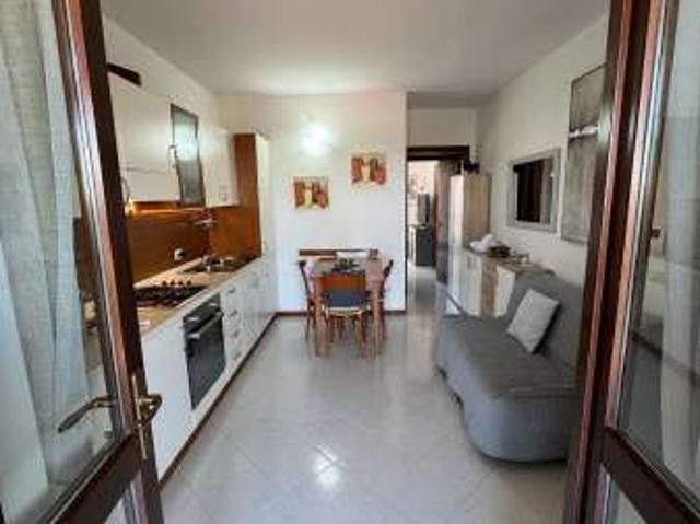 Monolocale arredato con terrazzo Centro