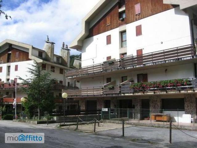 Monolocale arredato con terrazzo Centro