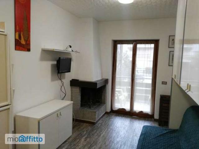 Monolocale arredato con terrazzo Centro