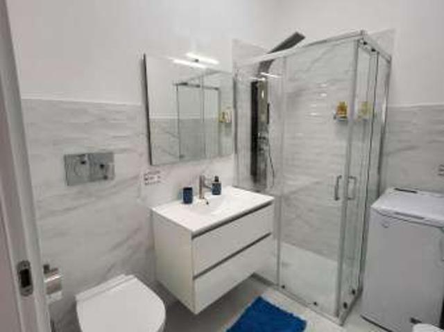 Monolocale arredato con terrazzo Centro