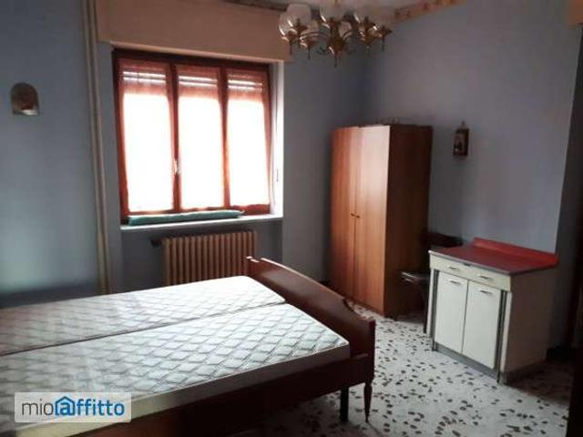 Monolocale arredato con terrazzo Centro