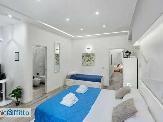 Monolocale arredato con terrazzo Centro