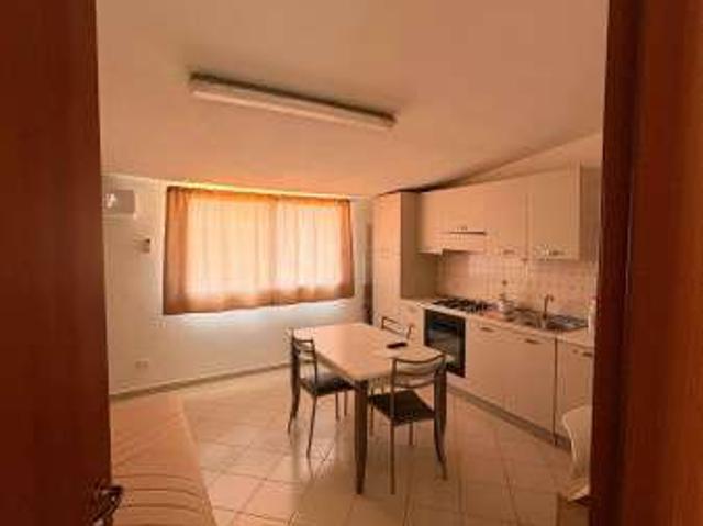 Monolocale arredato con terrazzo Centro