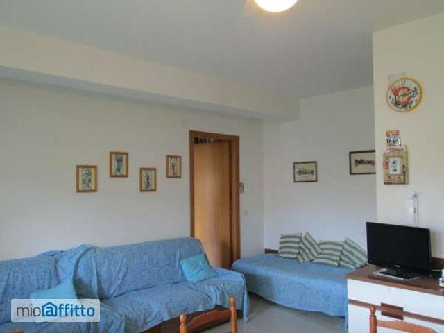Monolocale arredato con terrazzo Centro