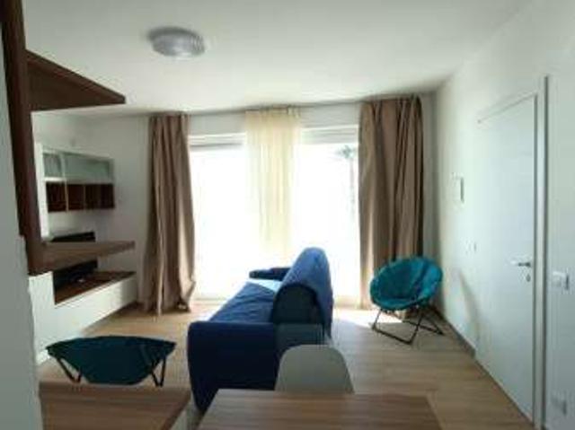 Monolocale arredato con terrazzo Centro