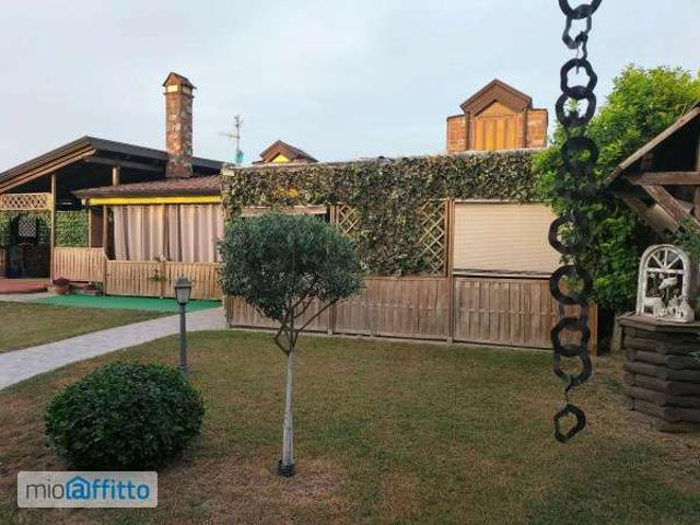 Monolocale arredato con terrazzo Centro