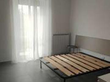 Monolocale arredato con terrazzo Centro