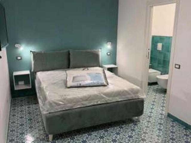 Monolocale arredato con terrazzo Centro