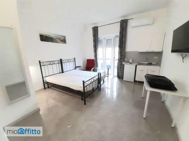 Monolocale arredato con terrazzo Centro stampace