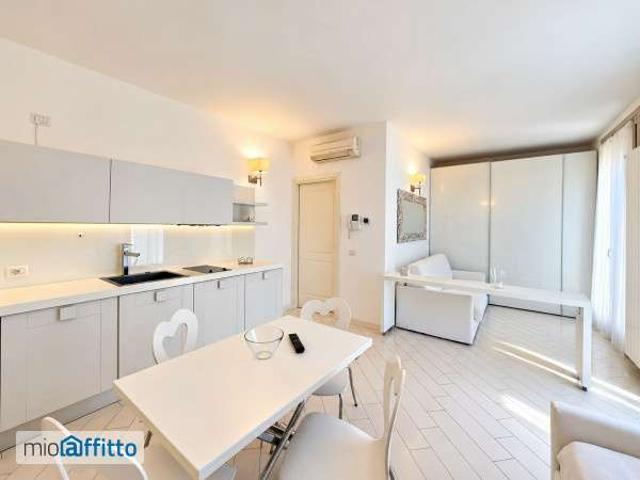 Monolocale arredato con terrazzo Chiesa rossa, cermenate, ripamonti