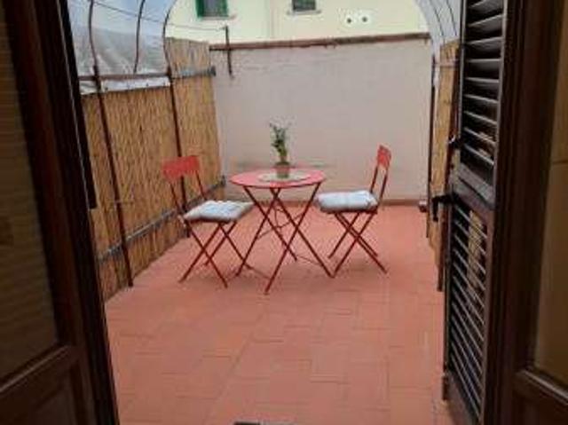 Monolocale arredato con terrazzo Isolotto e legnaia