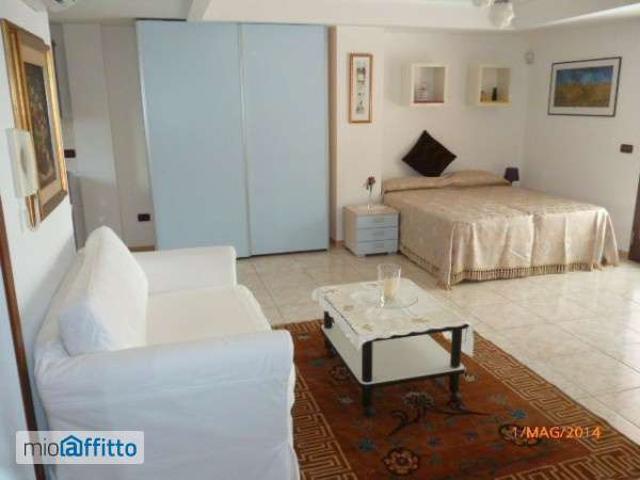 Monolocale arredato con terrazzo Lecce