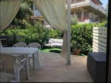 Monolocale arredato con terrazzo Lido riccio