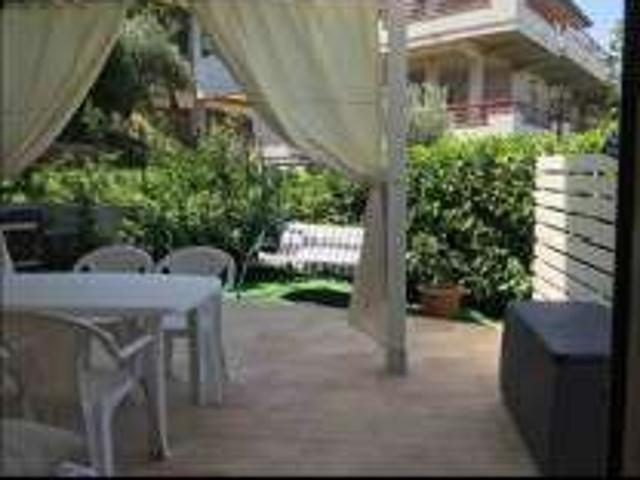 Monolocale arredato con terrazzo Lido riccio