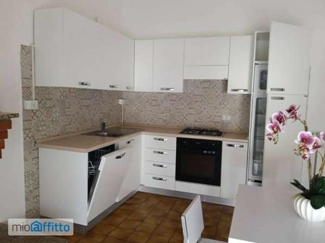 Monolocale arredato con terrazzo Locri