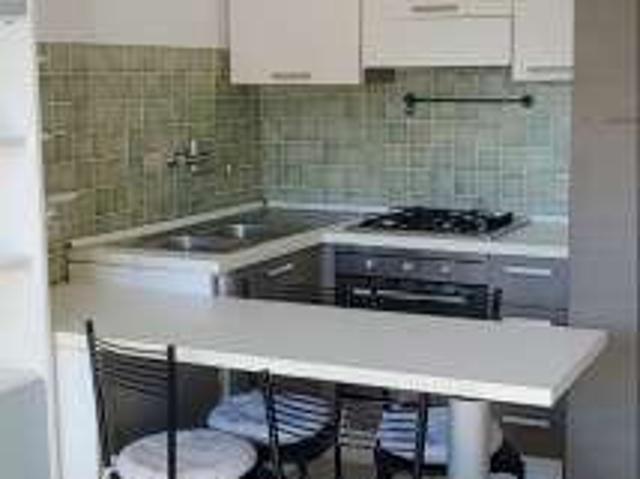Monolocale arredato con terrazzo Massa