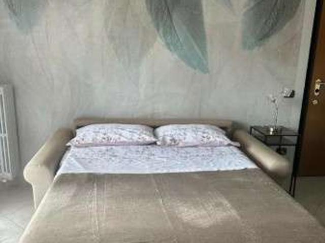 Monolocale arredato con terrazzo Opera