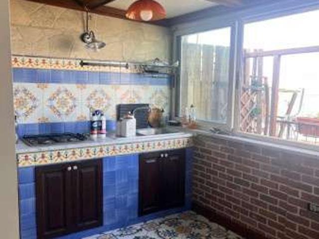 Monolocale arredato con terrazzo Portici