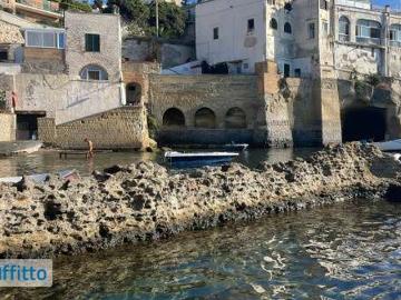Monolocale arredato con terrazzo Posillipo